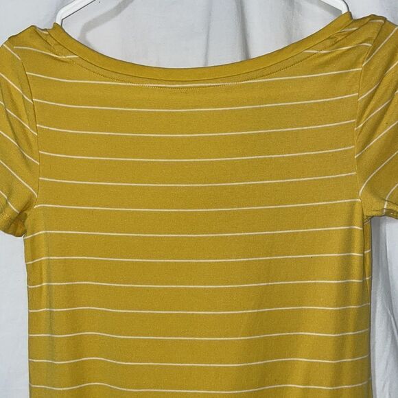 Old navy T shirt  - Picture 6 of 7